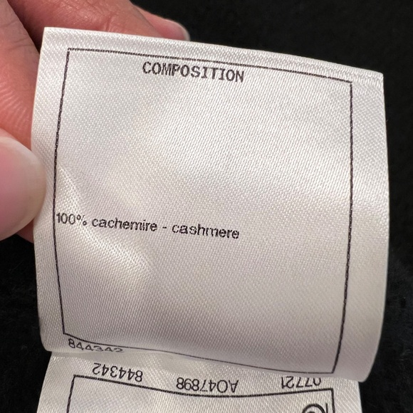 Chanel 2020 Cashmere Sweater - Picture 7 of 10